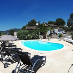 GITE LES PINS piscine chauffée jardin privatif climatisation Wifi parking