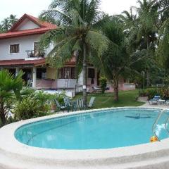 Las Flores Beachside Hotel