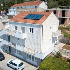 Apartments Mira