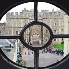 Castle Properties: The Sovereign 5 Bed Town House