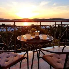 App Obrovac in the centre - with amazing sea view!