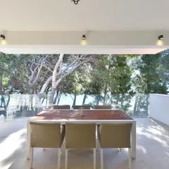 Chiponsky One - 5 star beachfront property