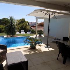 Coté piscine Villa plain pied
