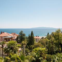 Penthouse And Piano Nobile PRKG WiFi Garden Near Beach Away From Roads