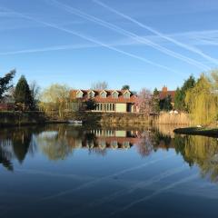 Thonock lane lodge