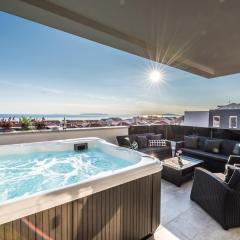 Villa Magnifica Penthouse with Jacuzzi