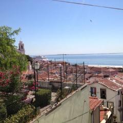 Cozy River View Alfama apartment