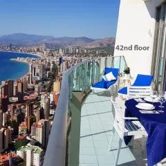 Deluxe Penthouse on the 42nd floor with amazing sea views