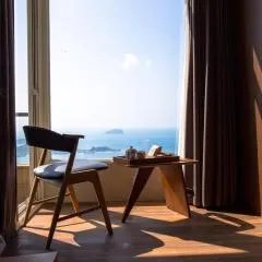 썸싱 이지 인(Something Easy Inn)