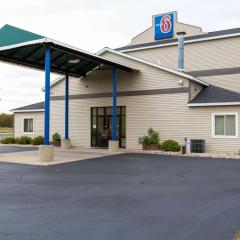 Motel 6-Baraboo, WI - Lake Delton