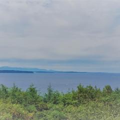 Island View-Spectacular view of Puget Sound and the Olympic Mountains