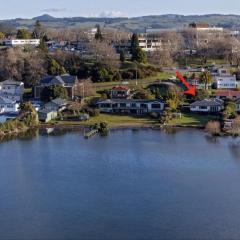 Lakefront Getaway in Rotorua