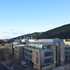 Holyrood Park - Carparking included!