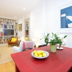 English Retro 2BR apt, moments from Battersea Park