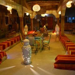 里亚德萨拉雅思酒店