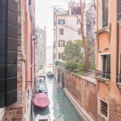 San Polo Canal View Apartments by Wonderful Italy