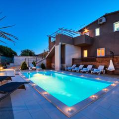 Stylish & luxury villa with pool, biliard, extra pool heating available - WiiBuk