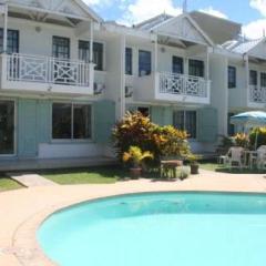 Casa Marina- Flic en Flac - Beach is right in front of the Villa-Just cross the road