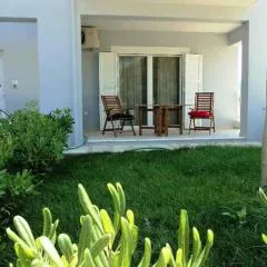 Apartment with gardens (ideal for surfers)
