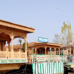 Firdous Houseboats