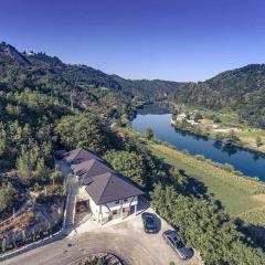 6 New River View Apartments
