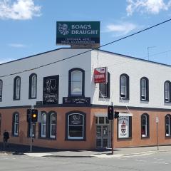Centennial Inn on Bathurst