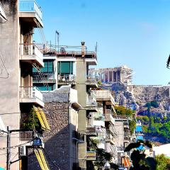 Urban Art Experience with Acropolis View