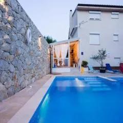 Family Apartments Švob with pool