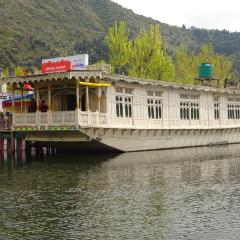 Shiraz Deluxe Houseboat