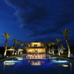 Adnaa - Modern Villa with 2 pools, sauna, hammam, tennis court & home cinema