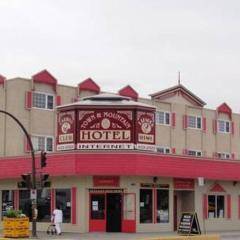 Town and Mountain Hotel