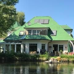 Moderne Maisonette-Wohnung am Karpfenteich; modern Apartment with view of the carp pond