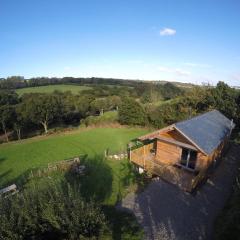 Kingfisher Cabin, Butterwell Farm, Riverside cabin on 40-acre private estate