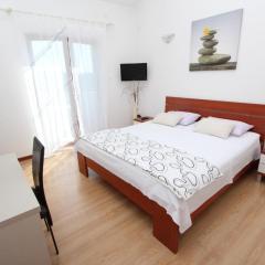 Rooms and Apartment Luana