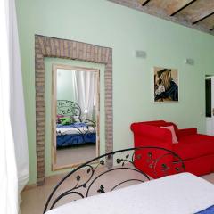 Vintage 4 Bedrooms 20' Colosseum
