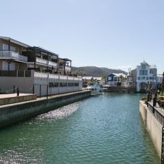 WATERFRONT 11 QUAY WEST