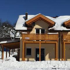 Berghaus Christel, bergbeek in grote tuin