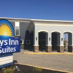 Days Inn & Suites by Wyndham Cincinnati North