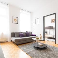 Duplex Apartment - 3 Bedrooms - Bright Living Room