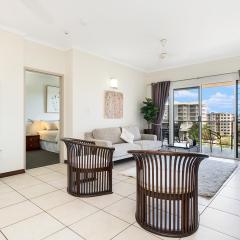 Huge CBD Top Floor Apartment with Breath Taking Views!