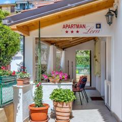 Apartment Lora