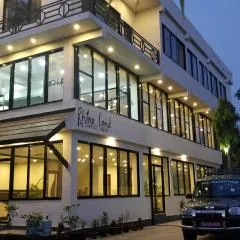 Rhino Land Jungle Lodge