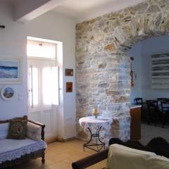 Luxury 100 m2 house in the centre of Naxos