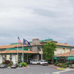 Rogue Regency Inn & Suites