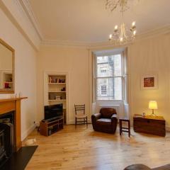 JOIVY Spacious 2Bed in Heart of Old Town - Diagon Alley
