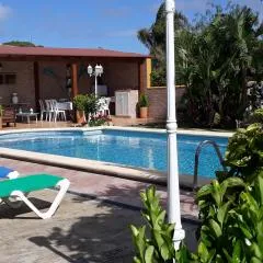 Chalet la Huerta con piscina y wifi