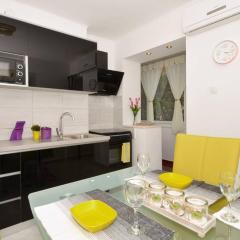 CENTRE of Split with 2 bedrooms