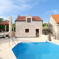 Villa Mons