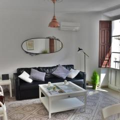 La Casa Junto a la Catedral