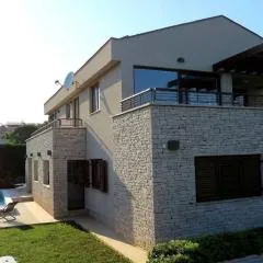 House Mia